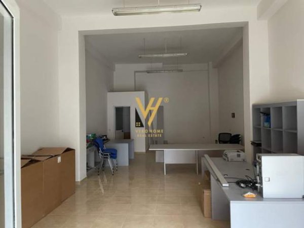 Tirane, shitet dyqan Kati 1, 70 m² 95.000 Euro (AMERICAN 3)