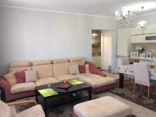 Tirane, jap me qera apartament 3+1+BLK Kati 6, 117 m² 600 Euro (rruga e kavajes)
