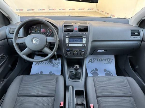 Tirane, shes makine Volkswagen golf 5 Viti 2005, 4.900 Euro