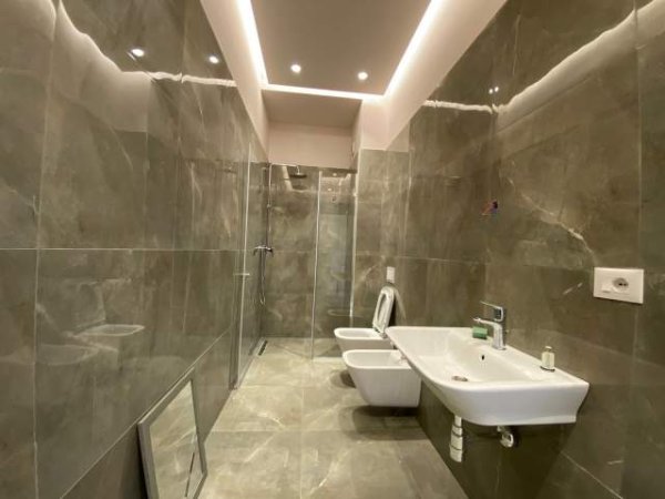 Tirane, shes apartament 2+1+A+BLK Kati 7, 124 m² 245.000 Euro (Rruga e Kavajes)