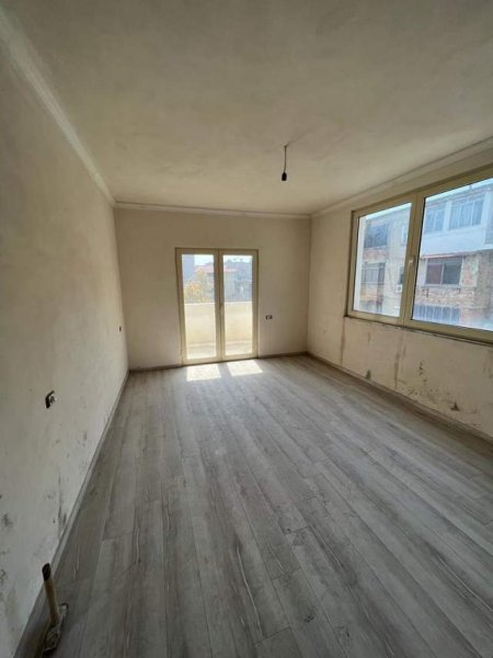 Tirane, shitet apartament 3+1 Kati 4, 93 m² 125.000 Euro (Rruga Mihal Grameno)