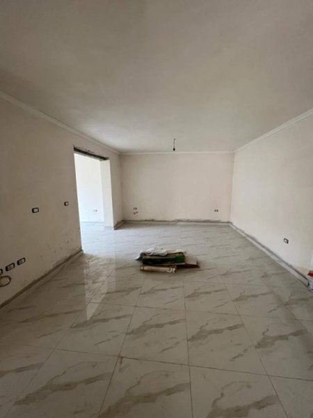 Tirane, shitet apartament 3+1 Kati 4, 93 m² 125.000 Euro (Rruga Mihal Grameno)
