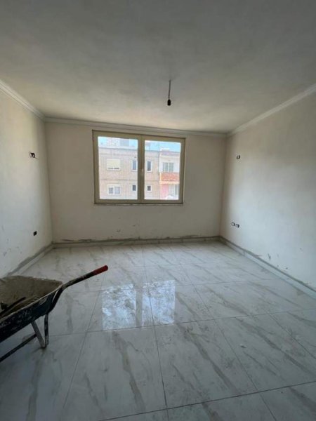 Tirane, shitet apartament 3+1 Kati 4, 93 m² 125.000 Euro (Rruga Mihal Grameno)