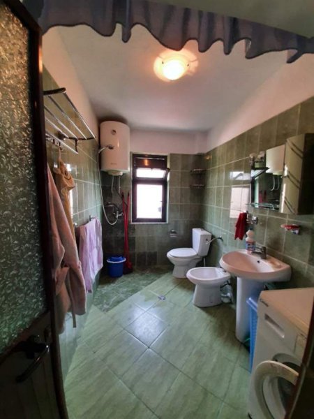 Tirane, jepet me qera apartament 1+1+BLK Kati 4, 67 m² 400 Euro (myslym lela)