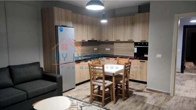 Tirane, jepet me qera apartament 1+1+BLK 78 m² 400 Euro (ish fusha e aviacionit)