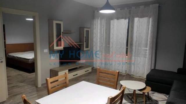 Tirane, jepet me qera apartament 1+1+BLK 78 m² 400 Euro (ish fusha e aviacionit)