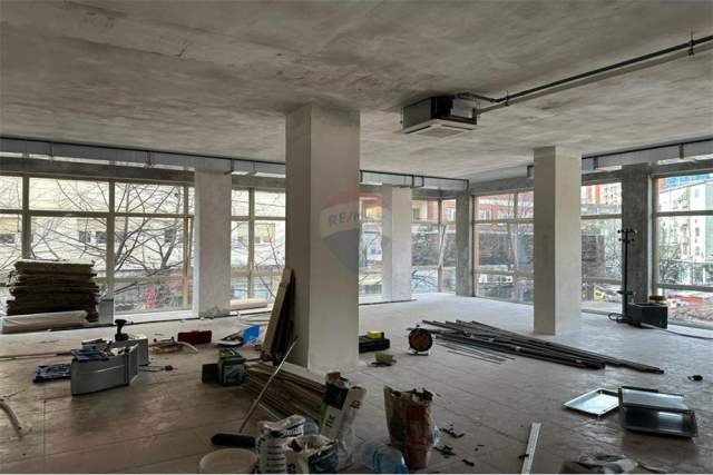 Tirane, jepet me qera zyre Kati 1, 300 m² 4.500 Euro (Rruga e Elbasanit)
