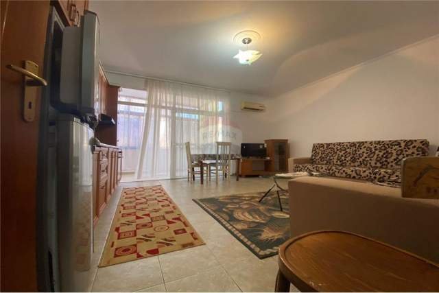 Tirane, jepet me qera apartament 1+1 Kati 2, 55 m² 450 Euro (Pazari i Ri)