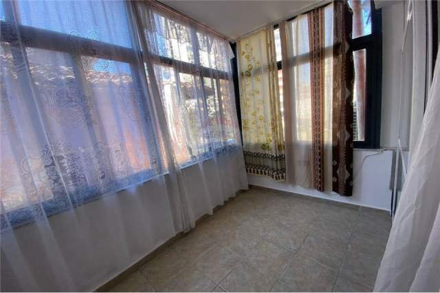 Tirane, jepet me qera apartament 1+1 Kati 2, 55 m² 450 Euro (Pazari i Ri)
