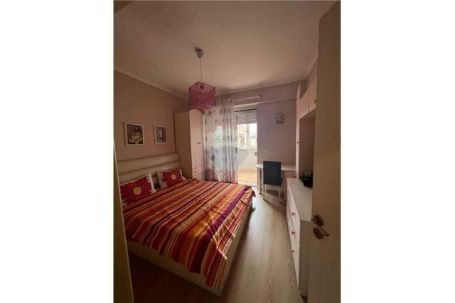 Tirane, jepet me qera apartament 2+1+A+BLK Kati 5, 100 m² 700 Euro (Rr. Barrikadave)
