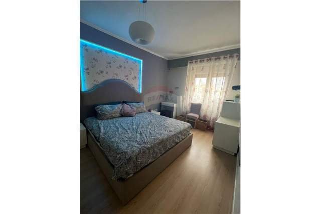 Tirane, jepet me qera apartament 2+1+A+BLK Kati 5, 100 m² 700 Euro (Rr. Barrikadave)