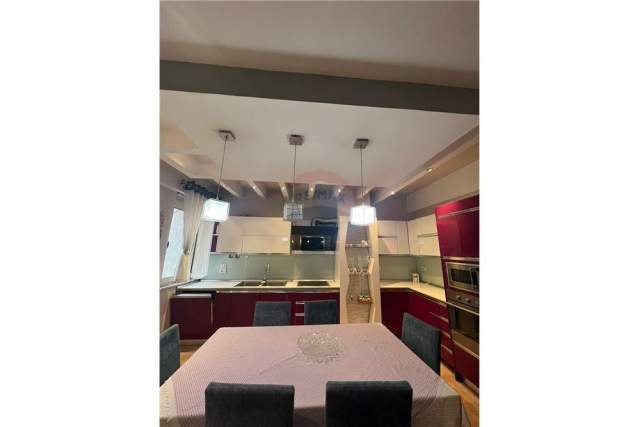 Tirane, jepet me qera apartament 2+1+A+BLK Kati 5, 100 m² 700 Euro (Rr. Barrikadave)