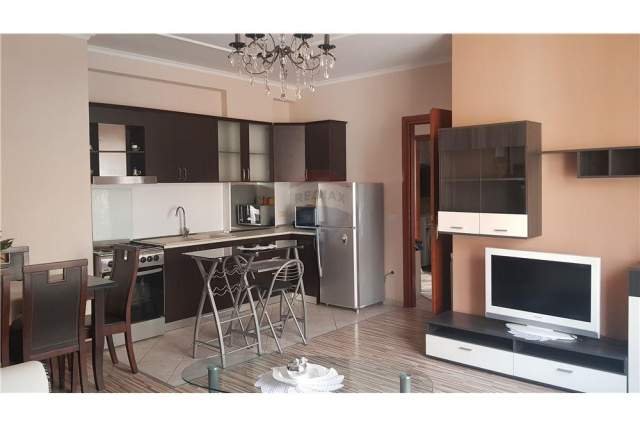 Tirane, jepet me qera apartament 2+1+BLK 80 m² 450 Euro (liqeni i thate)