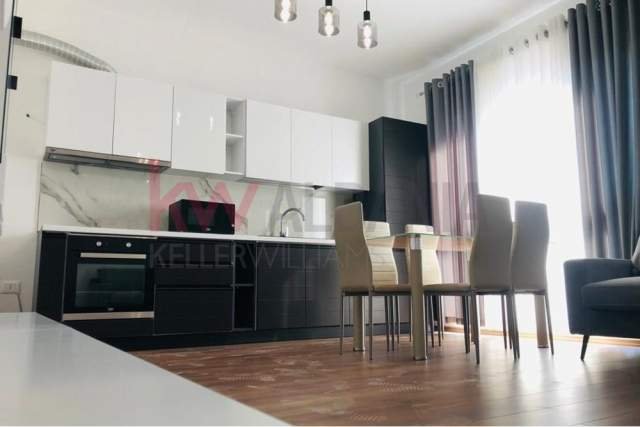 Tirane, jepet me qera apartament 1+1+BLK Kati 10, 67 m² 450 Euro (Rruga e Dibres)
