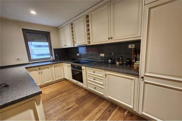 Tirane, jepet me qera apartament Kati 4, 140 m² 1.500 Euro (kompleksi deliorgji)