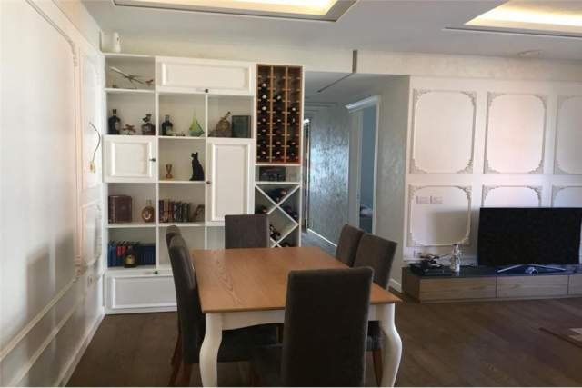 Tirane, jepet me qera apartament Kati 4, 140 m² 1.500 Euro (kompleksi deliorgji)