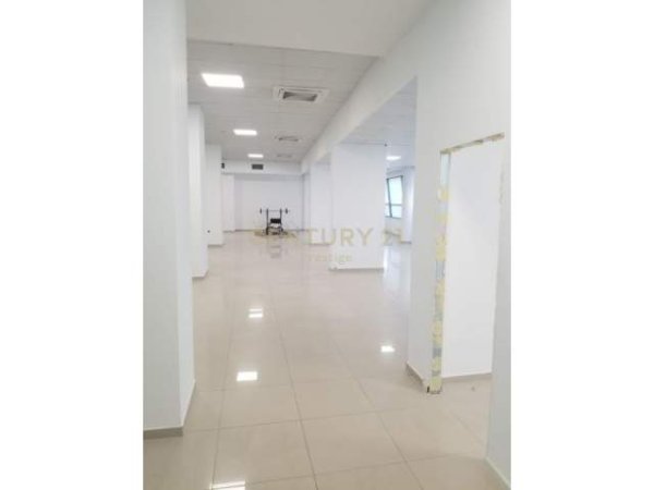 Tirane, jepet me qera ambjent biznesi Kati 1, 380 m² 3.800 Euro (Zhan Dark)