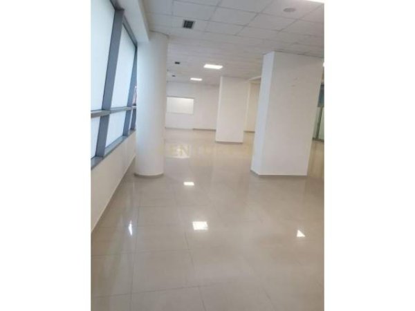 Tirane, jepet me qera ambjent biznesi Kati 1, 380 m² 3.800 Euro (Zhan Dark)