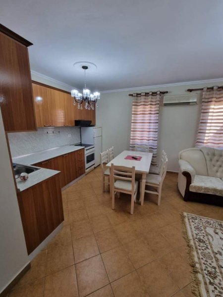 Tirane, jepet me qera apartament 2+1 Kati 2, 96 m² 450 Euro (Blloku i vilave Selite)