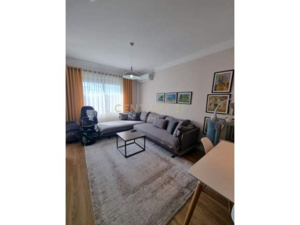 Tirane, shitet apartament 1+1+BLK Kati 6, 70 m² 77.000 Euro (Prane Kompleksit Molla, Astir)