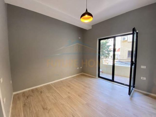 Tirane, shitet apartament 3+1 Kati 3, 138 m² 150.000 Euro (Oxhaku)