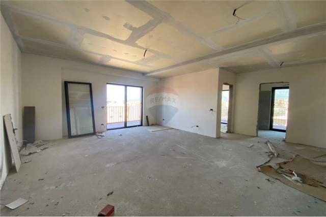 Tirane, shitet apartament 2+1 Kati 2, 125 m² 220.000 Euro (Rruga e Kavajes)