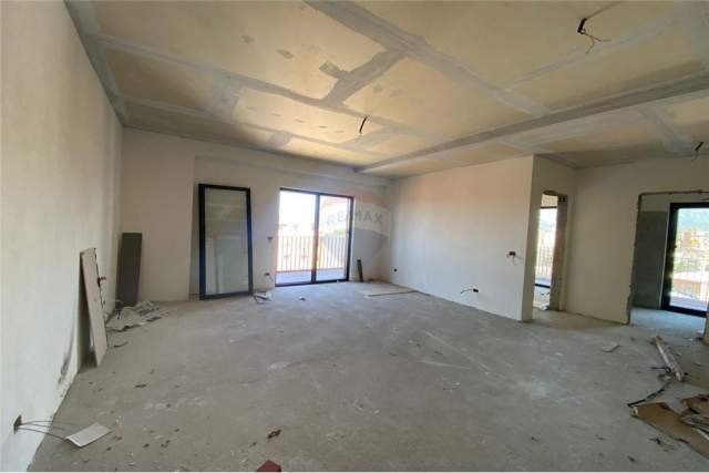 Tirane, shitet apartament 2+1 Kati 2, 125 m² 220.000 Euro (Rruga e Kavajes)