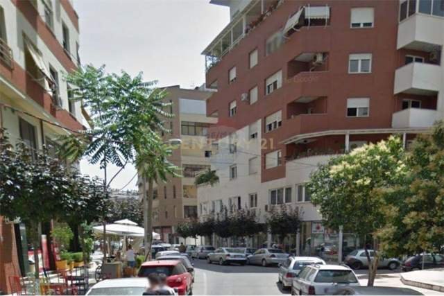 Tirane, shitet apartament 1+1 Kati 4, 72 m² 150.000 Euro (Rruga e Bogdaneve)