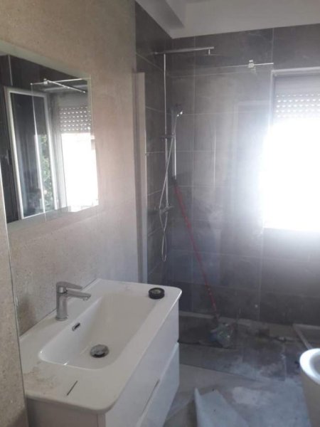Tirane, jepet me qera apartament 1+1+BLK Kati 4, 60 m² 400 Euro (Rruga myslym shyri)