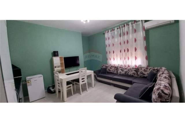 Tirane, jepet me qera apartament 1+1 Kati 2, 55 m² 400 Euro (Rruga e Elbasanit)