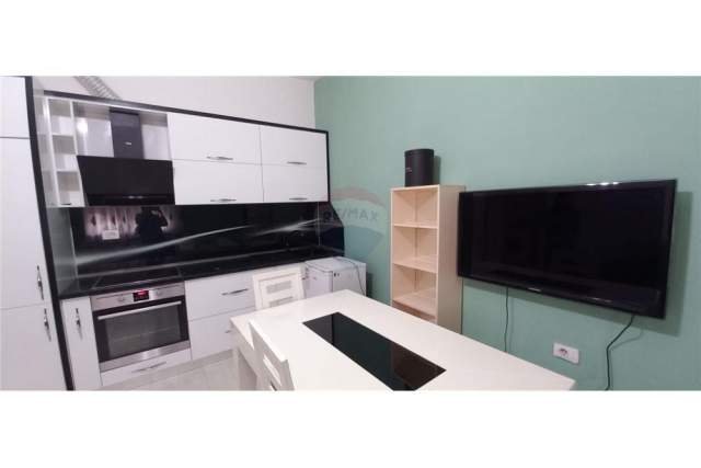 Tirane, jepet me qera apartament 1+1 Kati 2, 55 m² 400 Euro (Rruga e Elbasanit)