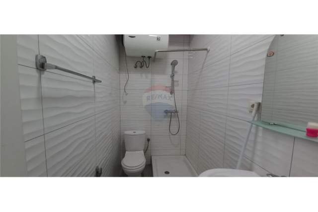Tirane, jepet me qera apartament 1+1 Kati 2, 55 m² 400 Euro (Rruga e Elbasanit)