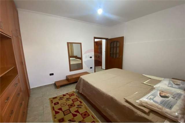 Tirane, jepet me qera apartament 1+1 Kati 2, 55 m² 450 Euro (Pazari i Ri)