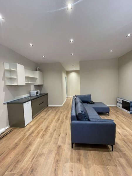 Tirane, jepet me qera garsonier 1+1 Kati 0, 40 m² 400 Euro (Rruga riza cerova)