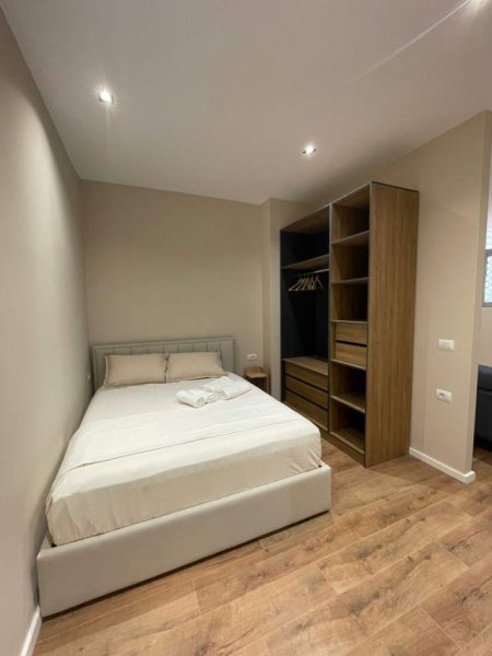 Tirane, jepet me qera garsonier 1+1 Kati 0, 40 m² 400 Euro (Rruga riza cerova)