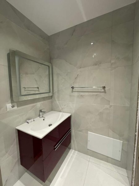 Tirane, jepet me qera garsonier 1+1 Kati 0, 40 m² 400 Euro (Rruga riza cerova)