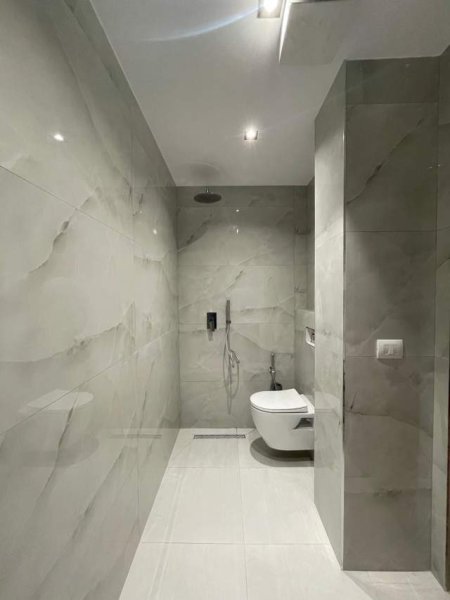 Tirane, jepet me qera garsonier 1+1 Kati 0, 40 m² 400 Euro (Rruga riza cerova)