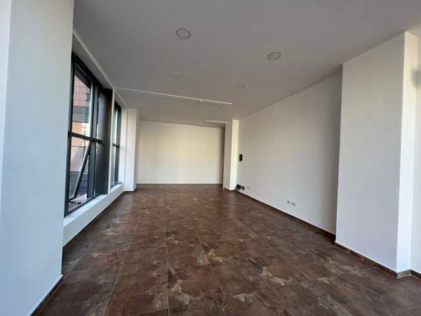 Tirane, jepet me qera zyre 56 m² 700  (Myslym Shyri)