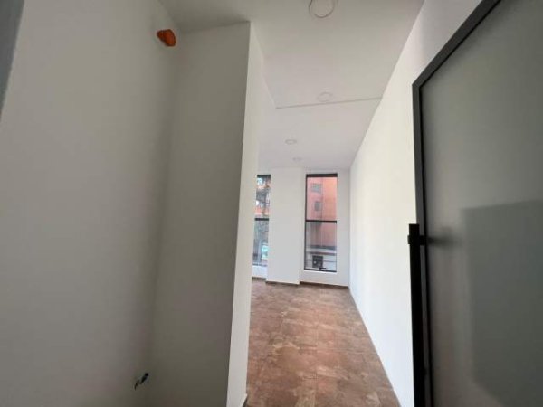 Tirane, jepet me qera zyre 56 m² 700  (Myslym Shyri)