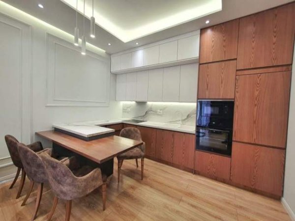 Tirane, jepet me qera apartament 2+1+BLK Kati 7, 110 m² 1.000 Euro (Rruga e kavajes ,Square 21)
