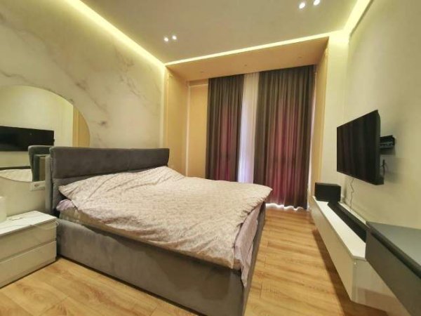 Tirane, jepet me qera apartament 2+1+BLK Kati 7, 110 m² 1.000 Euro (Rruga e kavajes ,Square 21)