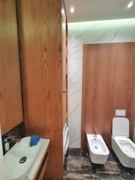 Tirane, jepet me qera apartament 2+1+BLK Kati 7, 110 m² 1.000 Euro (Rruga e kavajes ,Square 21)