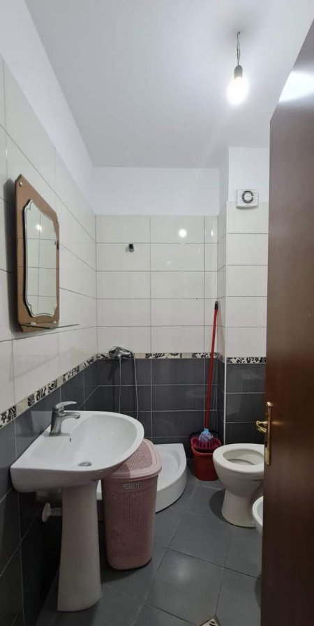Tirane, jepet me qera apartament 1+1+BLK Kati 3, 70 m² 340 Euro (Kodra E Diellit)