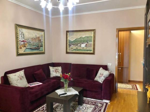 Tirane, jepet me qera apartament 2+1+BLK Kati 5, 70 m² 400 Euro (Rruga 5 Maj)