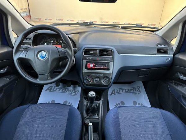 Tirane, shes makine Fiat grande punto Viti 2007, 4.100 Euro