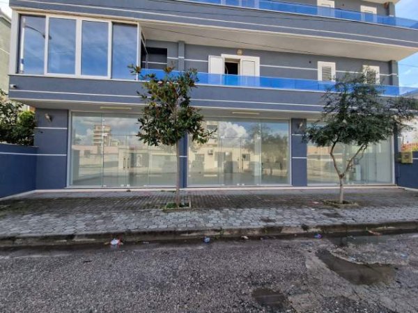 Vlore, jepet me qera ambjent biznesi Kati 0, 220 m² 500 Euro