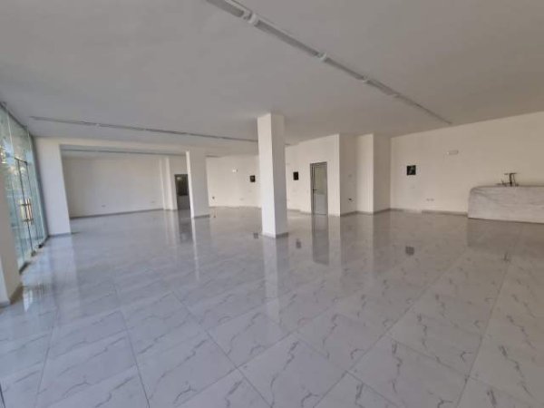 Vlore, jepet me qera ambjent biznesi Kati 0, 220 m² 500 Euro