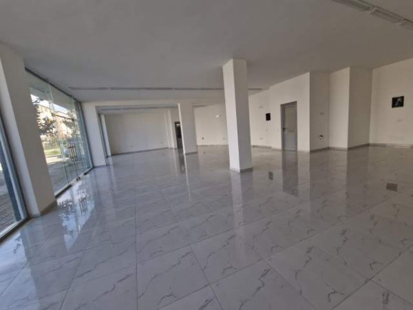 Vlore, jepet me qera ambjent biznesi Kati 0, 220 m² 500 Euro