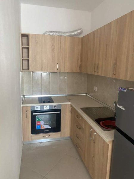 Tirane, jepet me qera apartament 2+1 Kati 2, 100 m² 450 Euro (Rruga e Dibres)