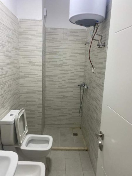 Tirane, jepet me qera apartament 2+1 Kati 2, 100 m² 450 Euro (Rruga e Dibres)